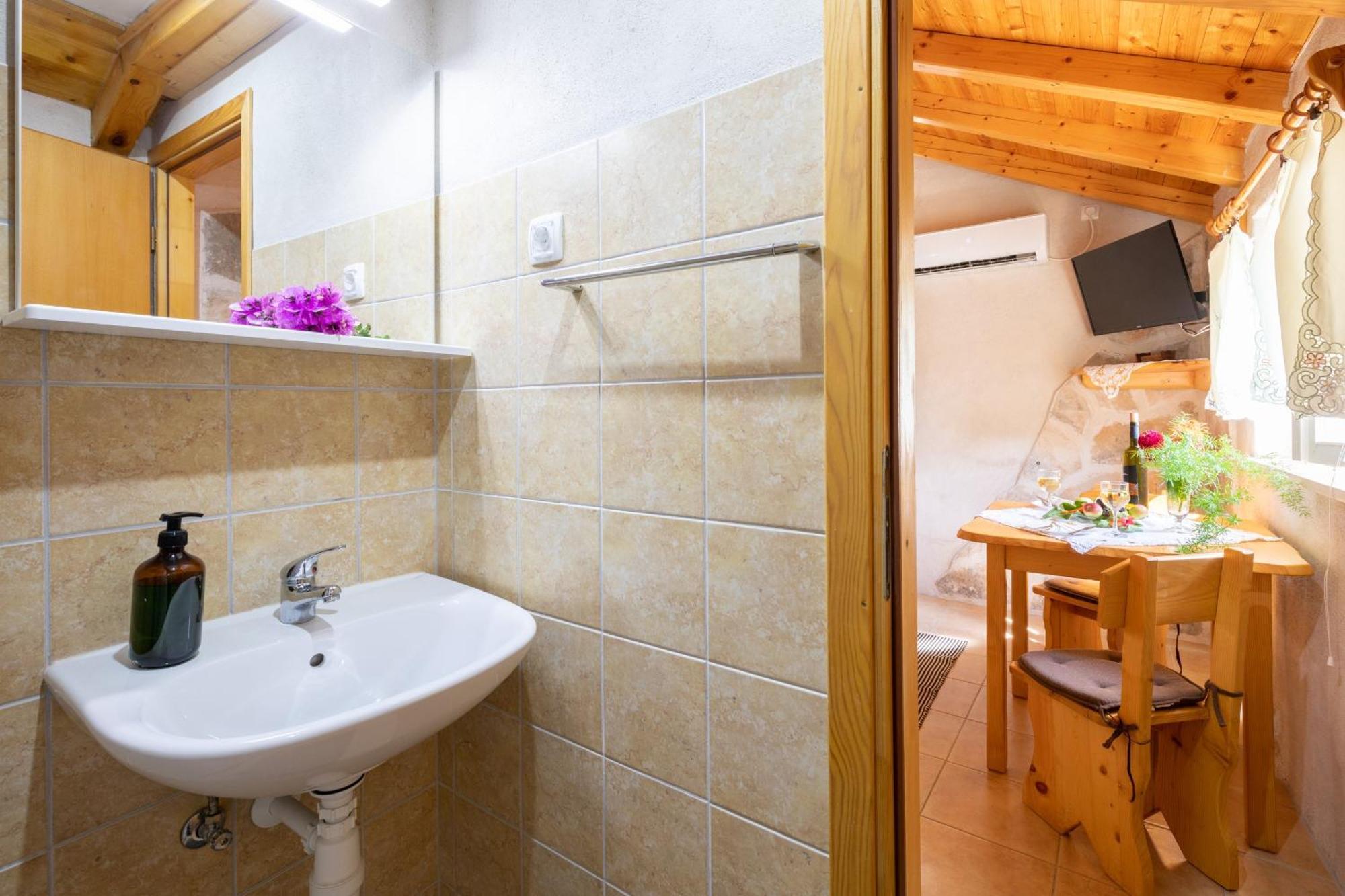 Stone House Harmony Apartment Zrnovo Room photo